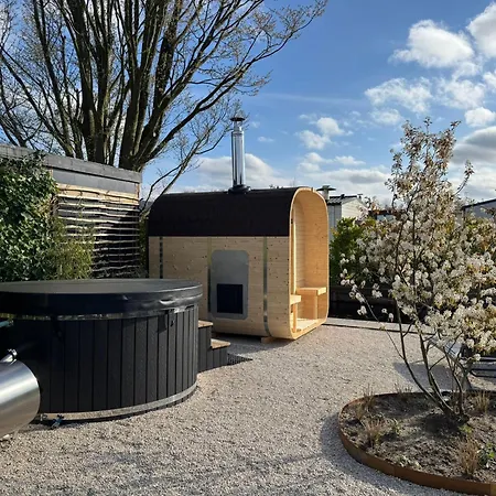 Prázdninový dům Het Aan Het Water In Hottub & Sauna Loosdrecht