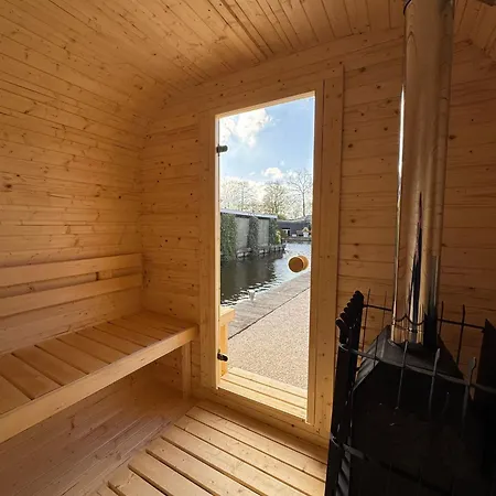 Semesterbostad Het Aan Het Water In Hottub & Sauna
